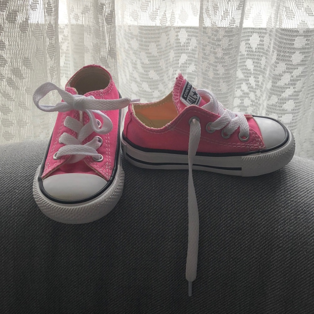 Converse sneakers pink